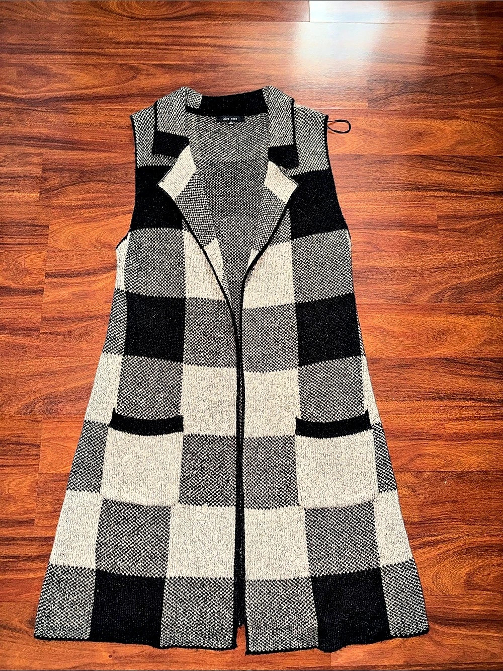 Love Tree Checkered Zip Front Vest in Black & Gray Size Medium
